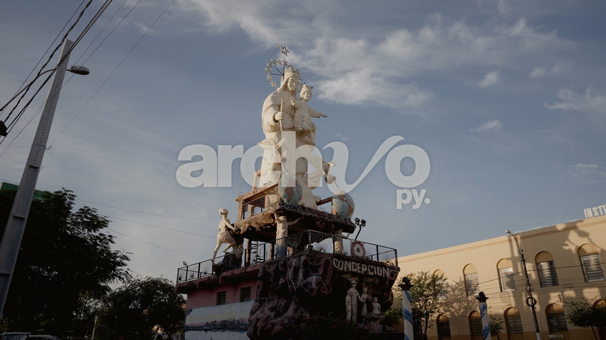 Estatua de la Virgen María en Concepción, plano fijo